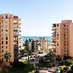公寓 Beachfront Place With Balcony & Pool
