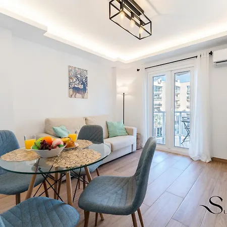 Beachfront Place With Balcony & Pool 公寓 托雷莫利诺斯