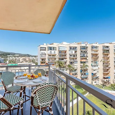 Beachfront Place With Balcony & Pool 公寓 *
